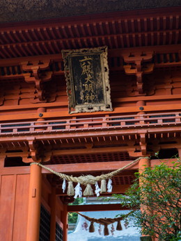 熊本県で最初に国指定重要文化財を受けた釘無しの楼門。